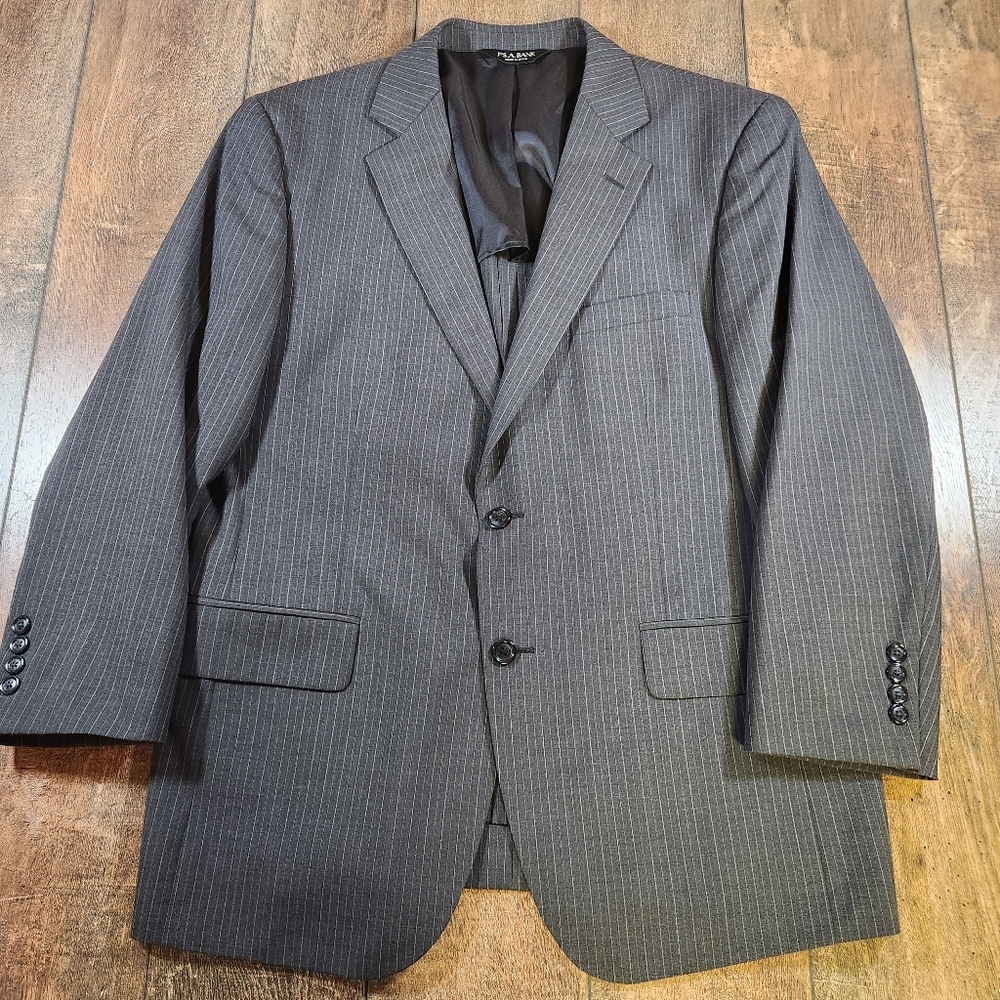 Jos. A. Bank Stays Cool 2 Piece Suit Mens Size 42S 36x25 Charcoal Gray Pinstripe - Picture 2 of 13